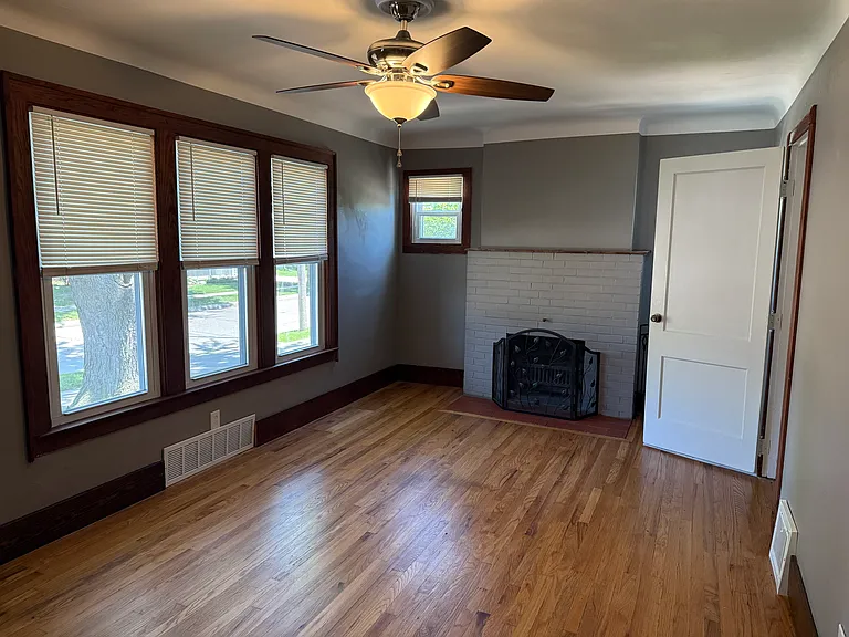 21822 Lakeview St #1 — Photo 6