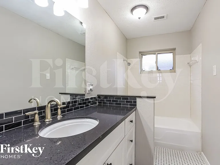 1610 Atlanta St — Photo 9