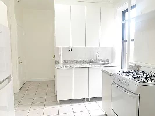 3rd image of 156 S 1st St #24
