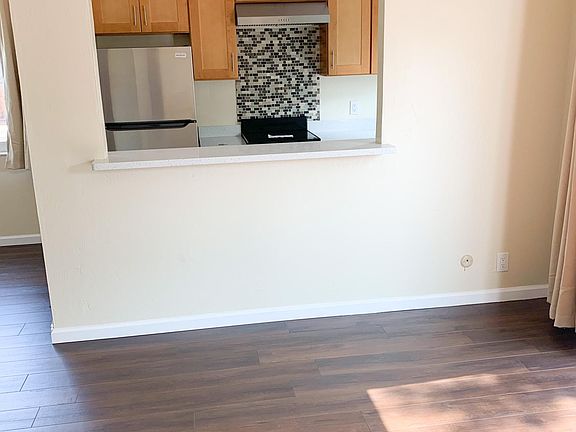 3rd image of 1211 Weyburn Ln Unit 2