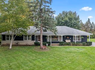 245 Bradwell Rd, Inverness, IL 60010