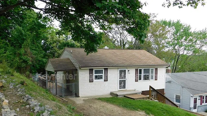 2 bed, 1.0 bath, 768 sqft, $1,350 — Photo 3