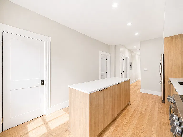 18 Creighton St #3 — Photo 16