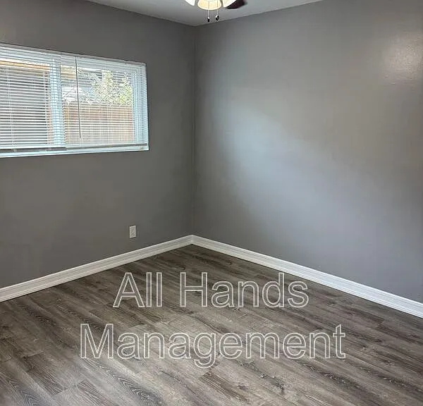 3025 E 5th St #1 — Photo 9