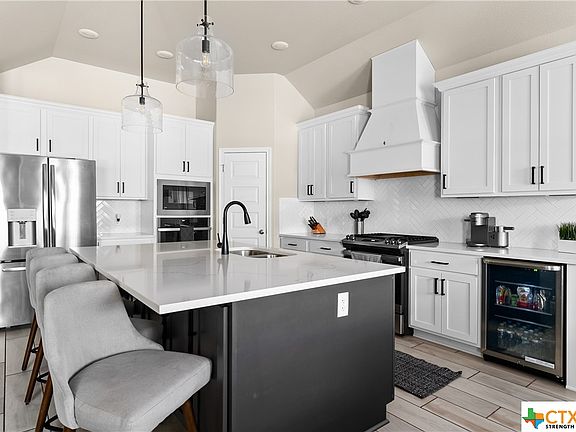 4th image of 6014 Monza Dr