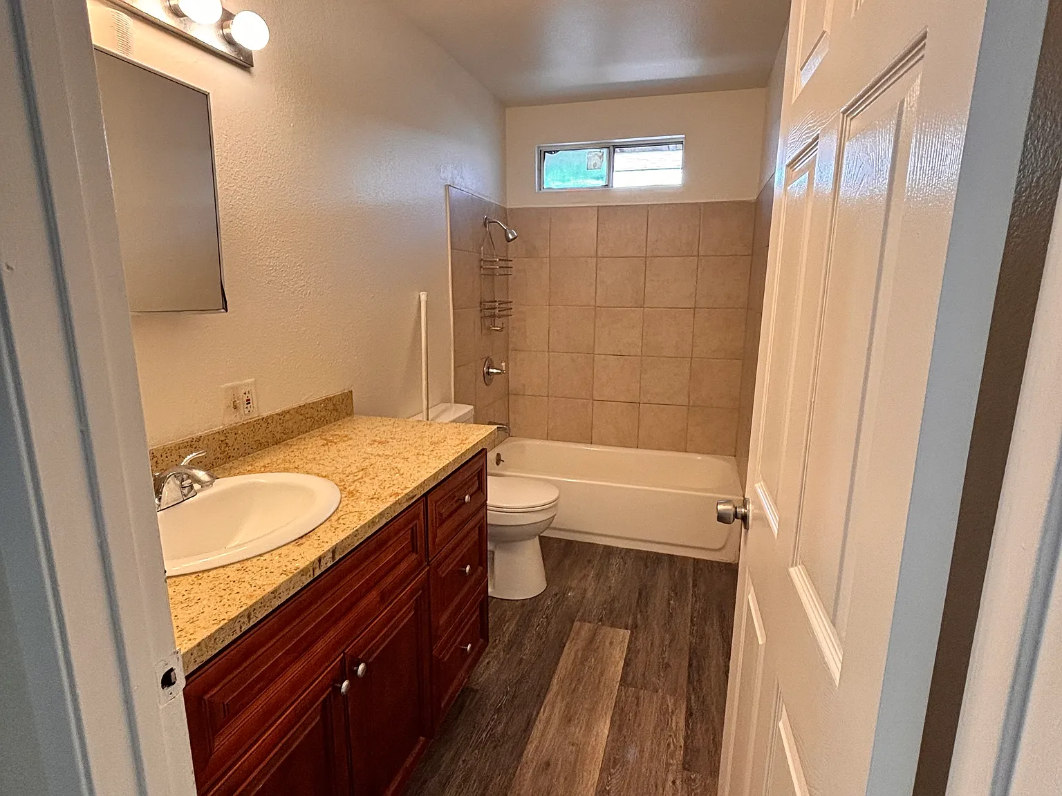 3 bed, 1500 sqft, $3,500 — Photo 3