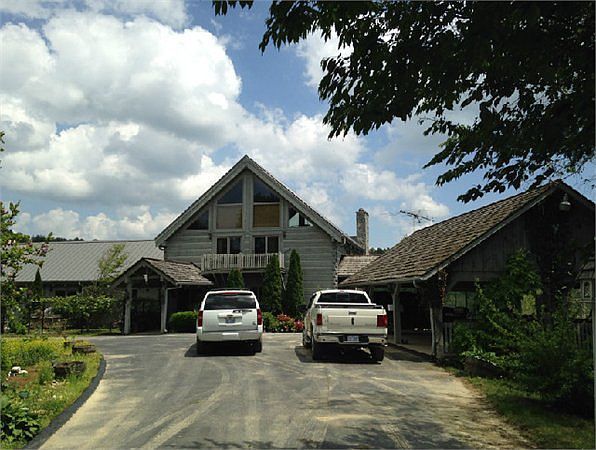 1st image of 475 Riverdale Ln