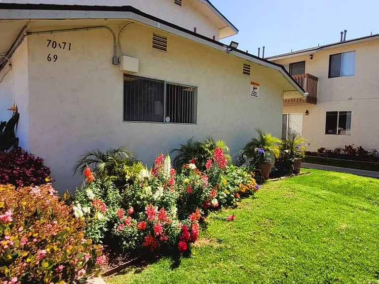 Burkhart Apartments — Photo 6