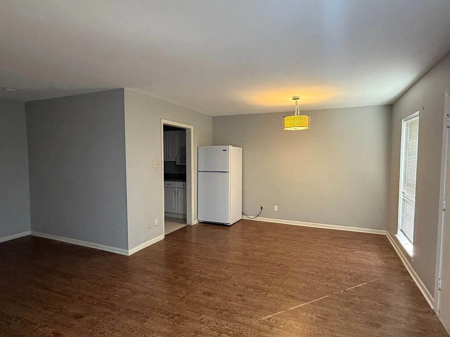 Charming 3 Bedroom 2 Bath Condo — Photo 2