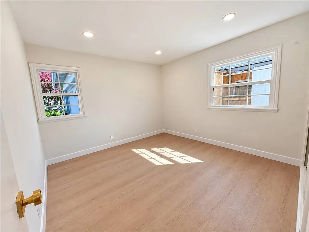 2 bed, 968 sqft, $3,999 — Photo 4