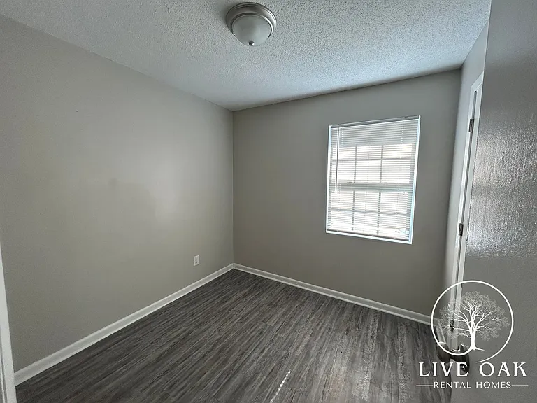 215 Pointe South Dr — Photo 11