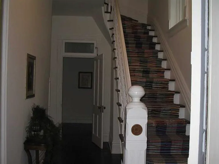 430 Mapleton Ave — Photo 2