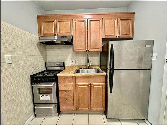 4th image of 412 Langley Rd APT 2