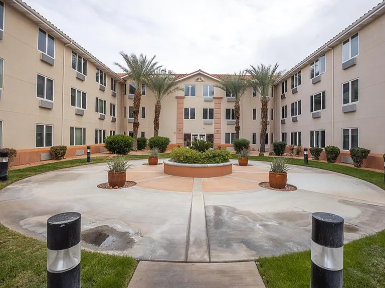 555 Highland Dr #105 — Photo 11