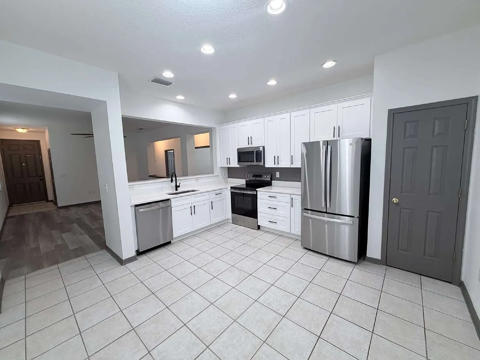 3 bed, 2.0 bath, 1562 sqft, $2,095 — Photo 4