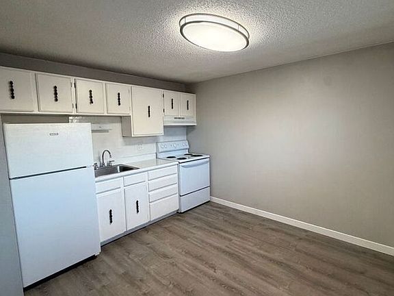 2nd image of 1060 Teller St #103