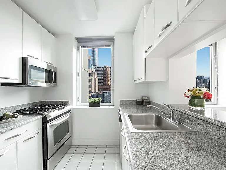 150 E 44th St #20-B — Photo 1