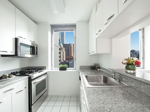 150 E 44th St APT 12B