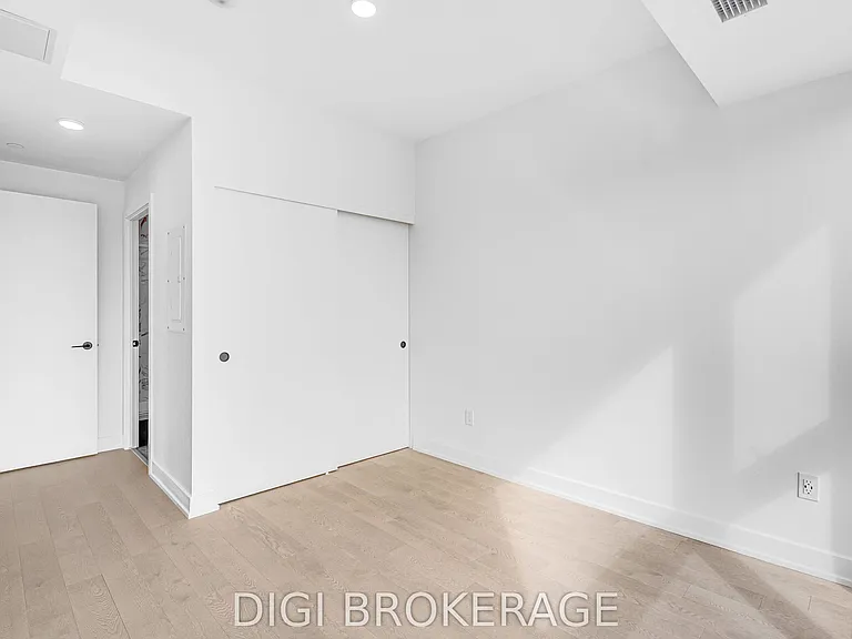560 Rideau St #703 — Photo 15