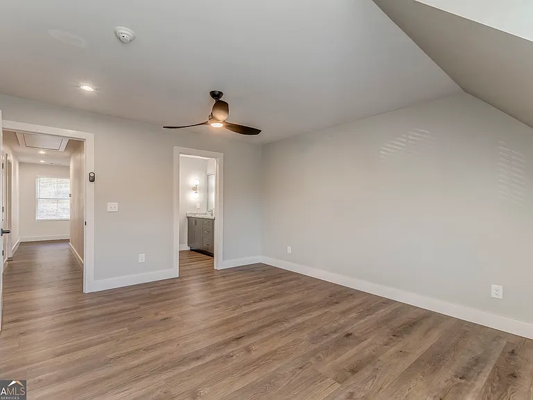 93 Chateau Dr — Photo 51