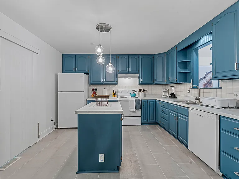 2751 Tiara Dr — Photo 14