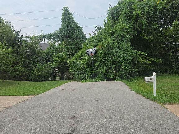 5th image of 25 S Meadow Dr