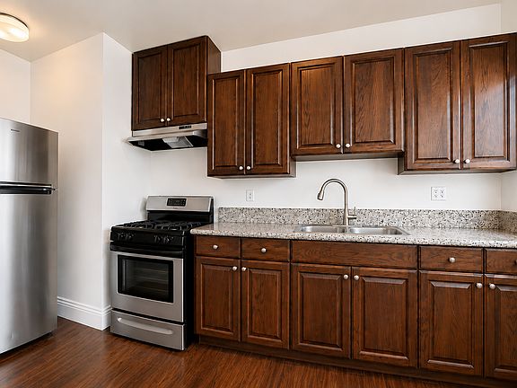 3rd image of 618 S New Hampshire Ave APT 12