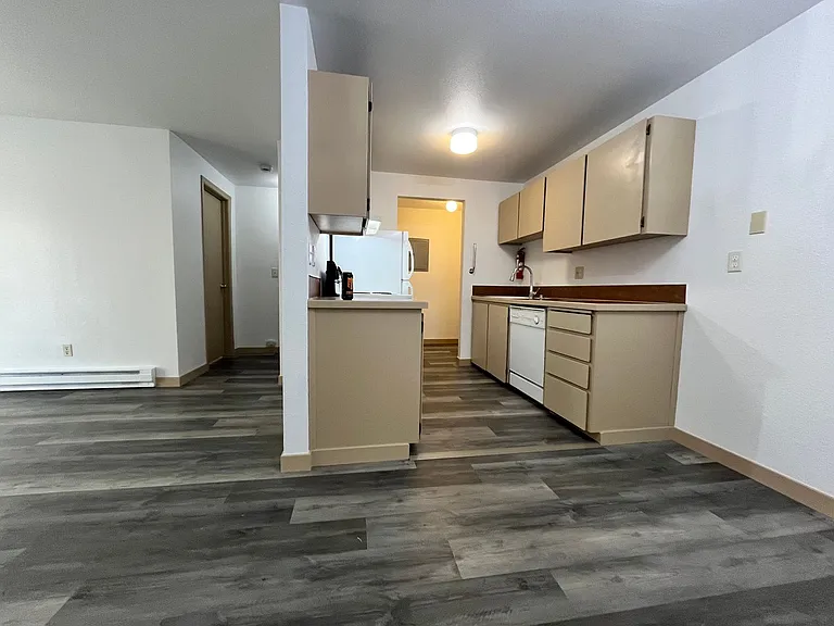 950 E Sumach St — Photo 5