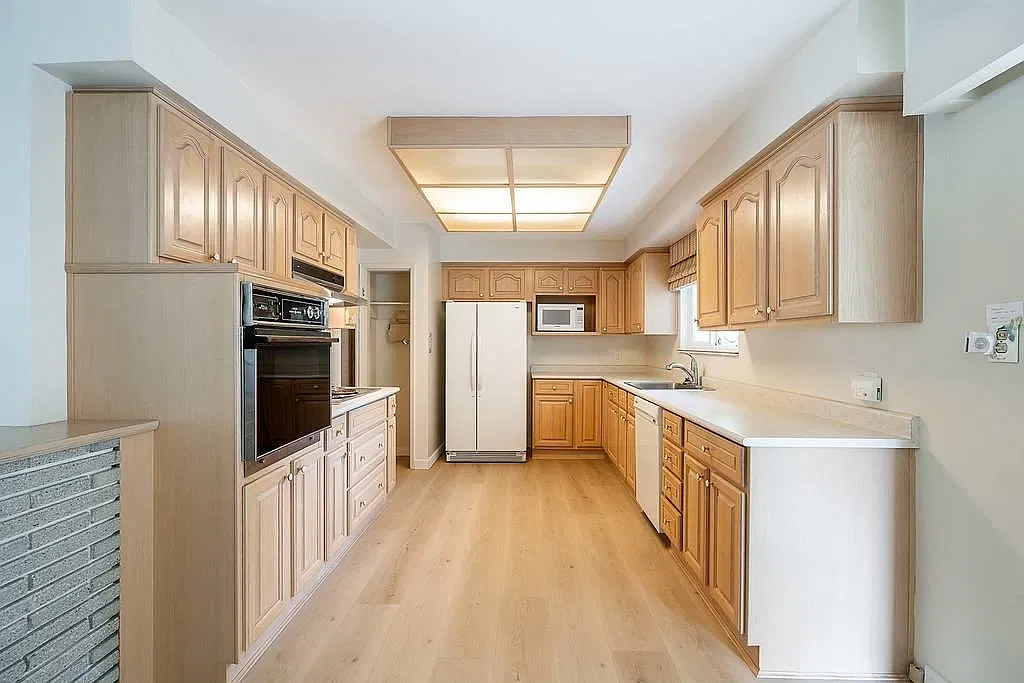 5 bed, 2800 sqft, $5,900 — Photo 3