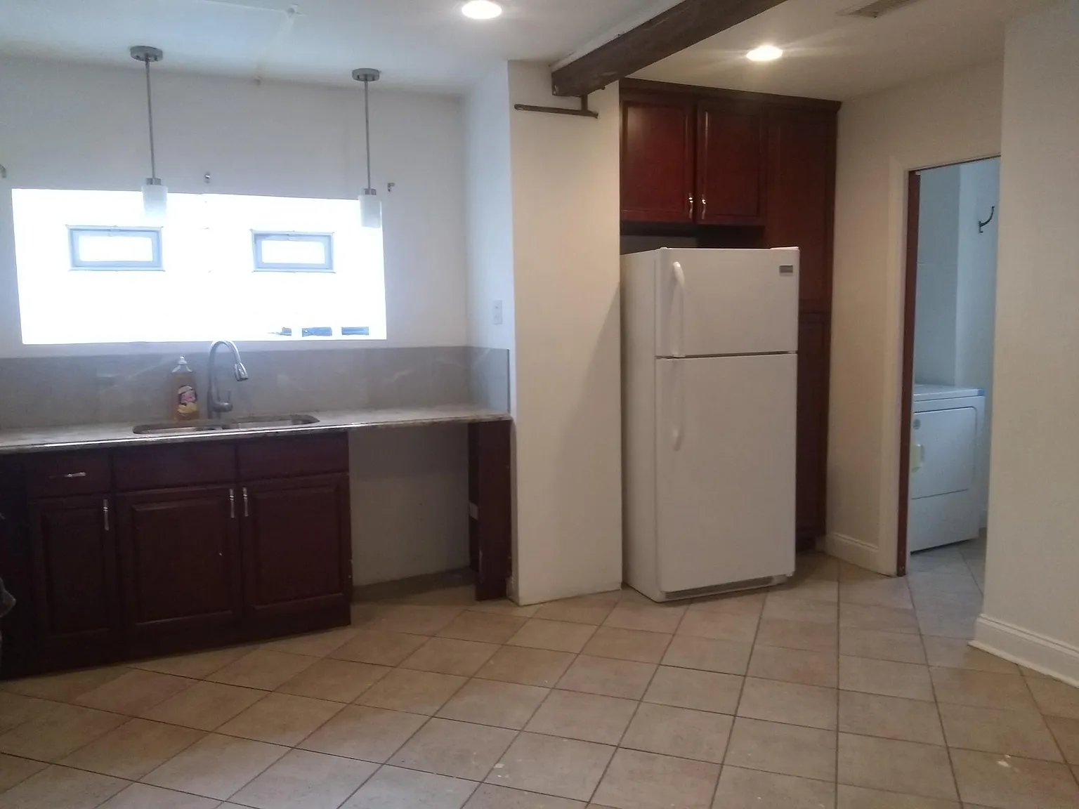 3 bed, 1.5 bath, 1600 sqft, $2,300 — Photo 3