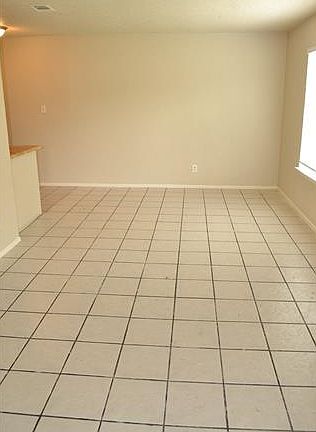 3rd image of 1201 Southport Dr