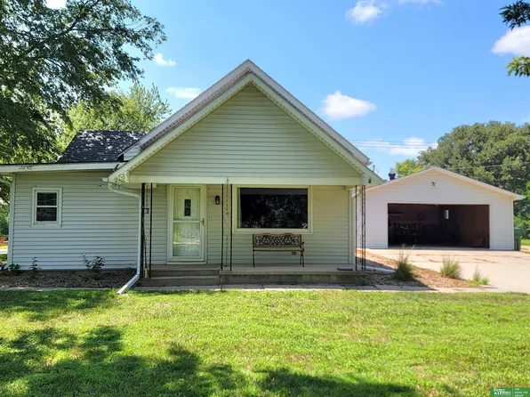 839 7th Ave, Fairmont, NE 68354