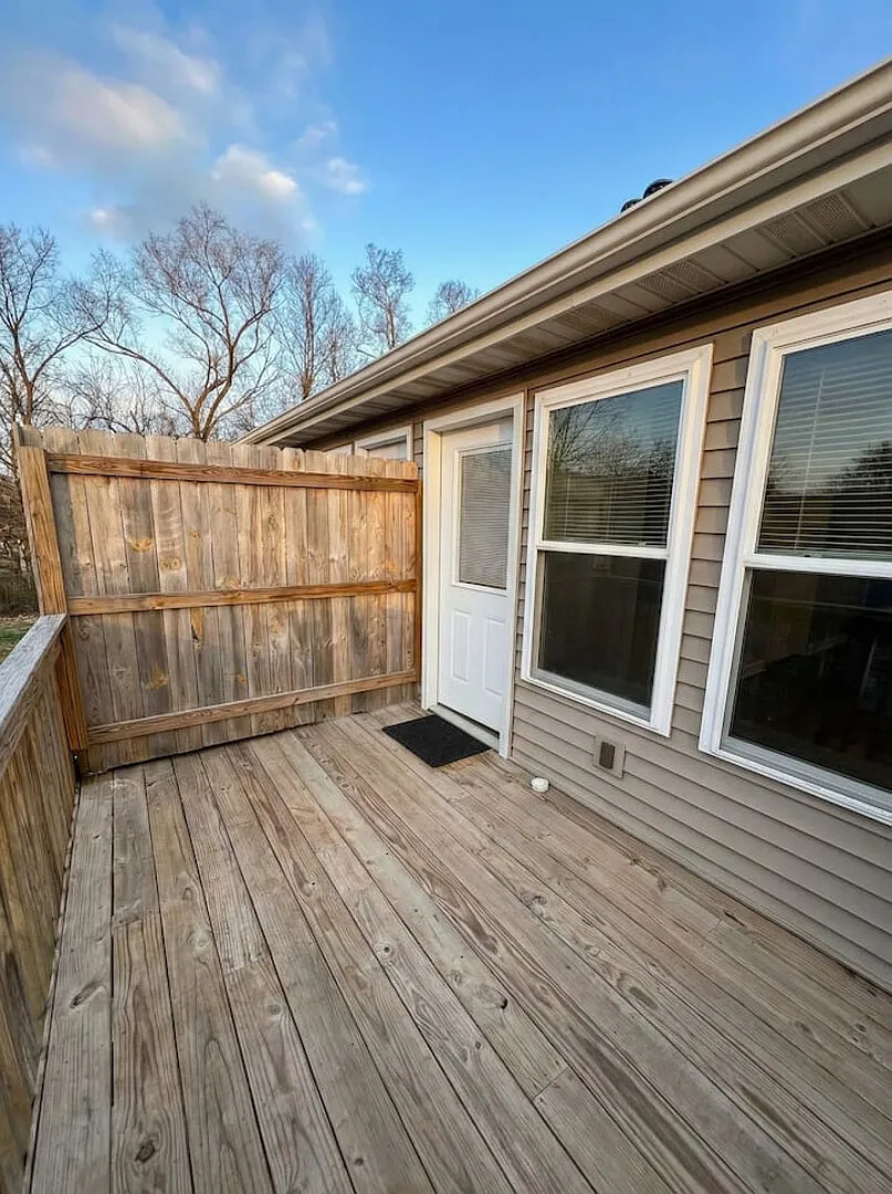 Spacious 2BR Apt (Sleeps 6): 2 KING Beds & Balcony — Photo 2