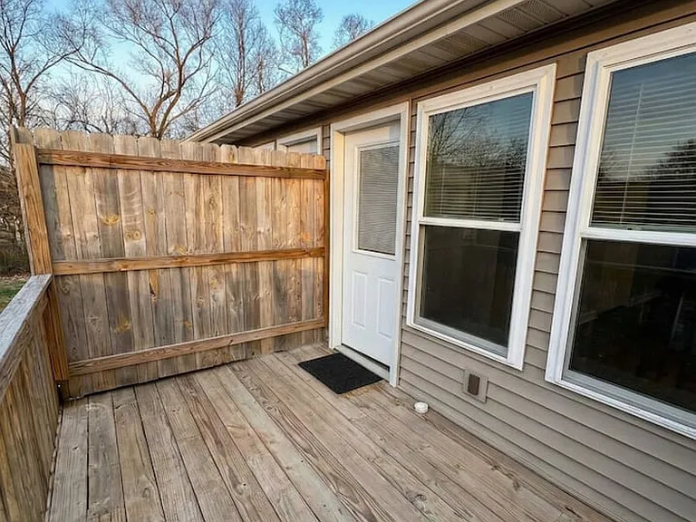 Lathrop Ter — Photo 2