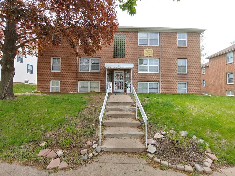1986 Saint Clair Ave #6 — Photo 3