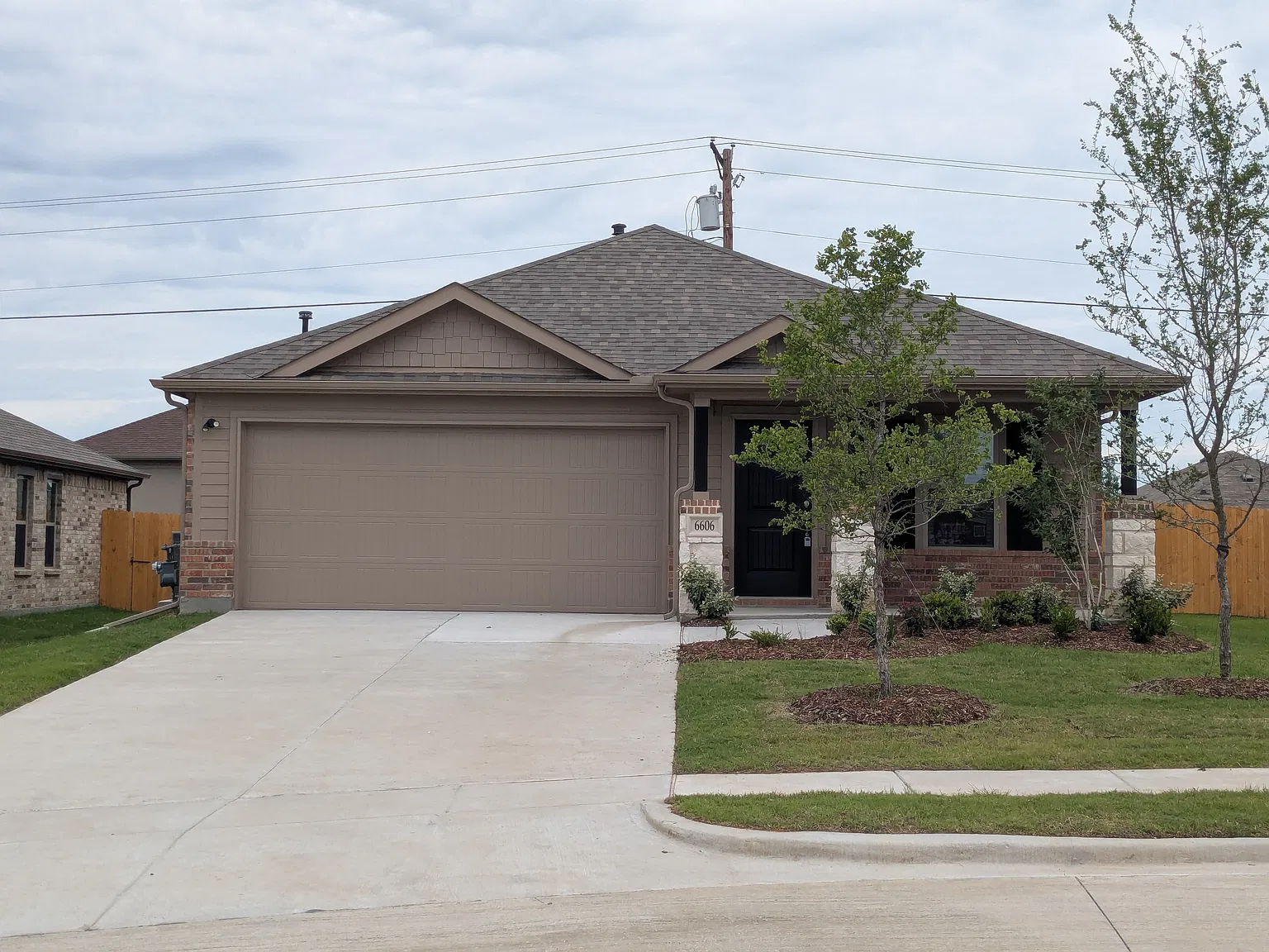 3 bed, 1464 sqft, $1,900 — Photo 1