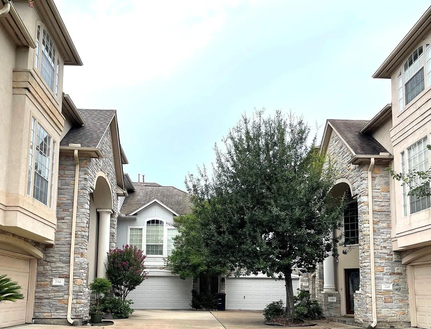 2 bed, 2.5 bath, 2339 sqft, $2,795 — Photo 2