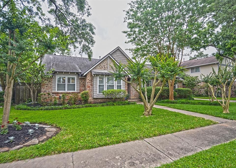 Great Curb Appeal!