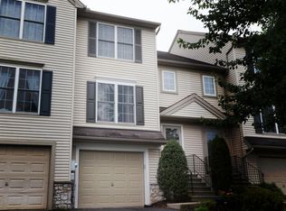 306 Banyan Circle Dr, Lancaster, PA