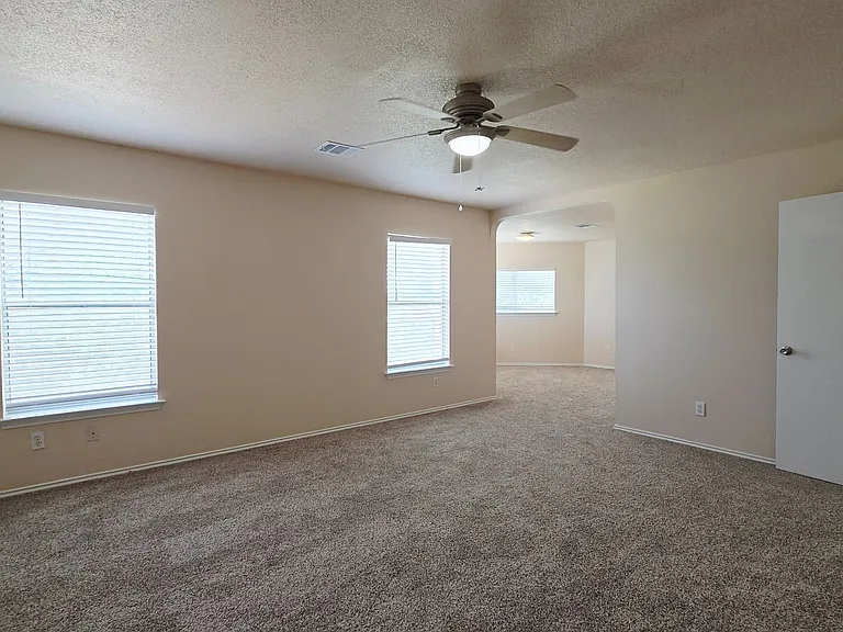 402 Empresario Dr — Photo 18