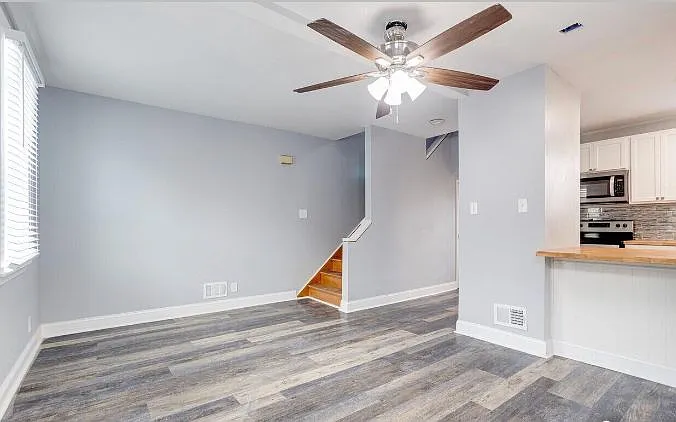 128 S Schroeder St — Photo 12