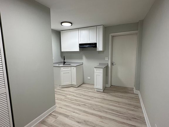 4th image of 2608 W Augusta Blvd #1R