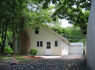 517 Waukegan Rd, Lake Bluff, IL 60044