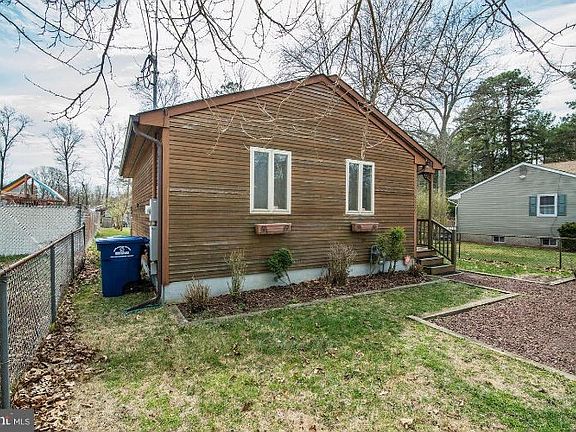 3rd image of 533 Pardee Blvd