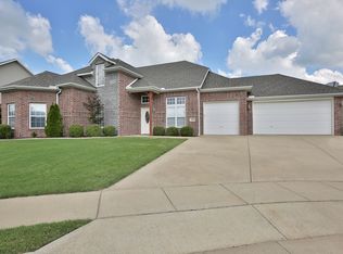 640 Mustang Ct, Centerton, AR 72719
