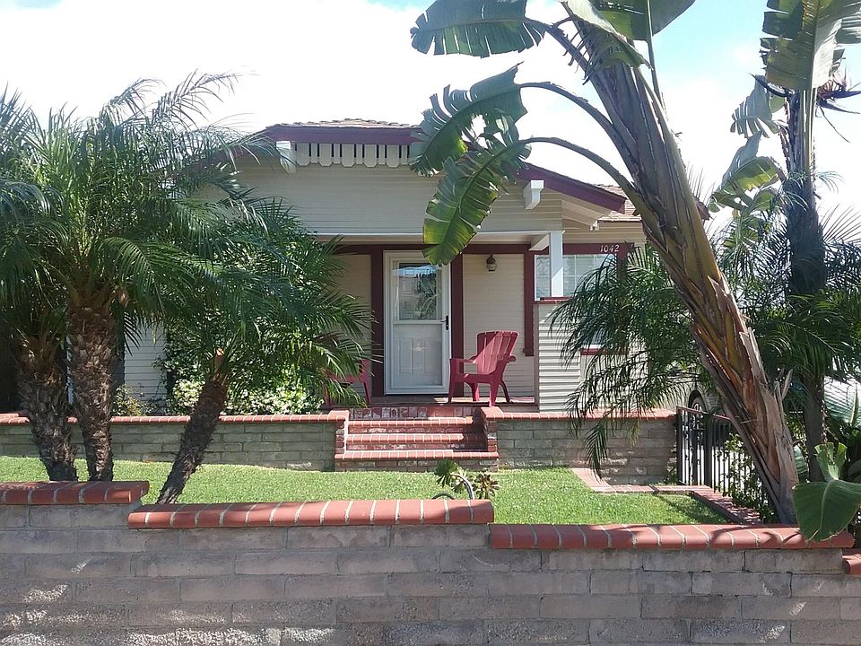 Gorgeous craftsman cottage with beautiful landscaping