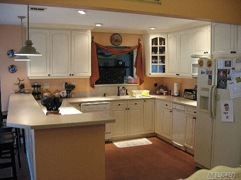 2nd image of 10 Gladview Ct