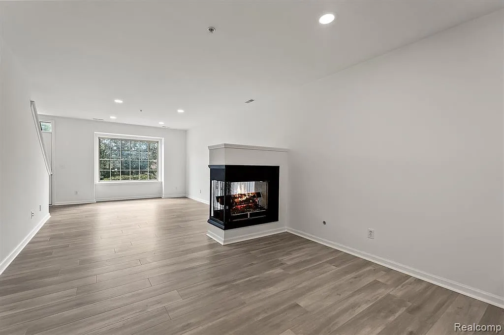 2 bed, 2.5 bath, 1413 sqft, $2,299 — Photo 2