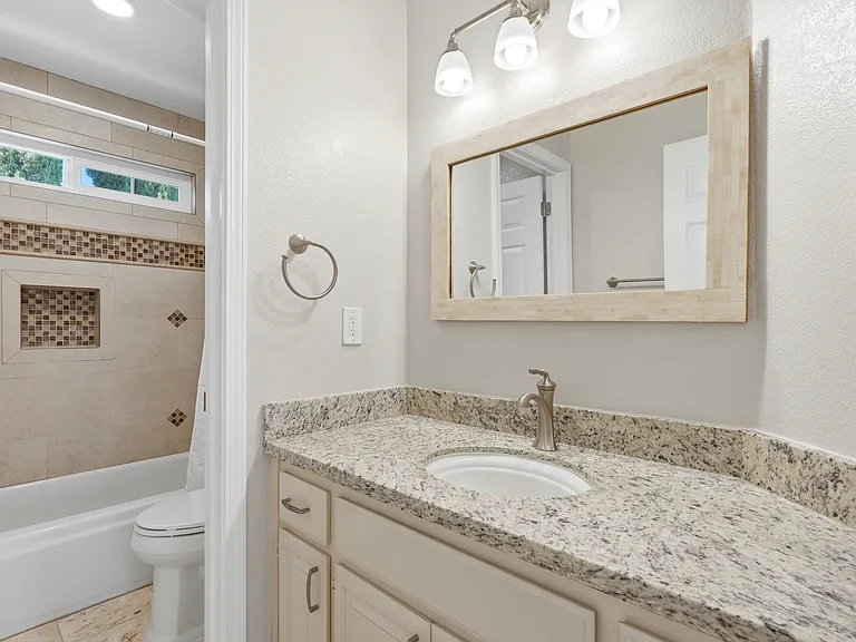 1517 David Ln — Photo 31