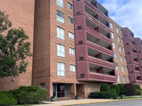 100 Park Ave APT 205, Calumet City, IL 60409